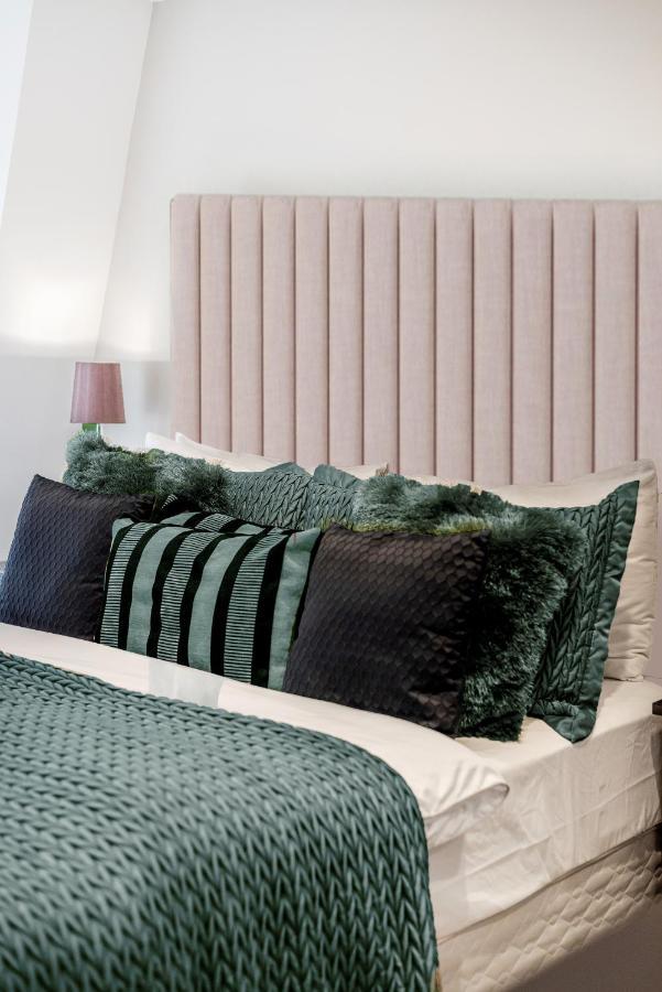 Explore The Most Exquisite West-End From A Harrods Family And Couple Home Londýn Exteriér fotografie