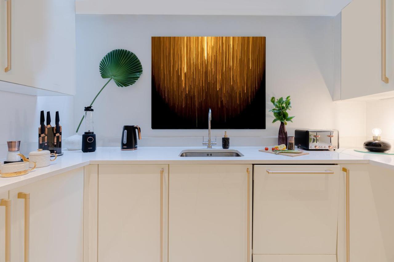 Explore The Most Exquisite West-End From A Harrods Family And Couple Home Londýn Exteriér fotografie