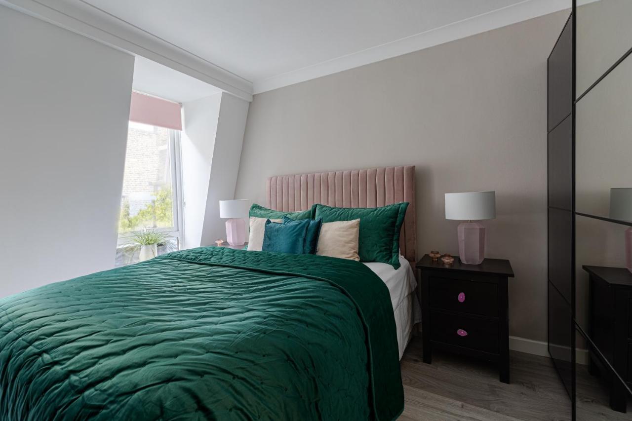 Explore The Most Exquisite West-End From A Harrods Family And Couple Home Londýn Exteriér fotografie